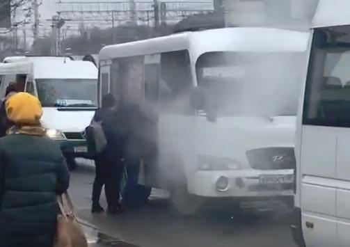Таганрогская маршрутка загорелась в Ростове: видео